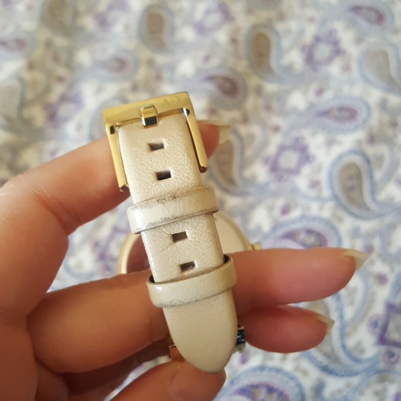 Preloved white dial watch - Picture 7 of 7